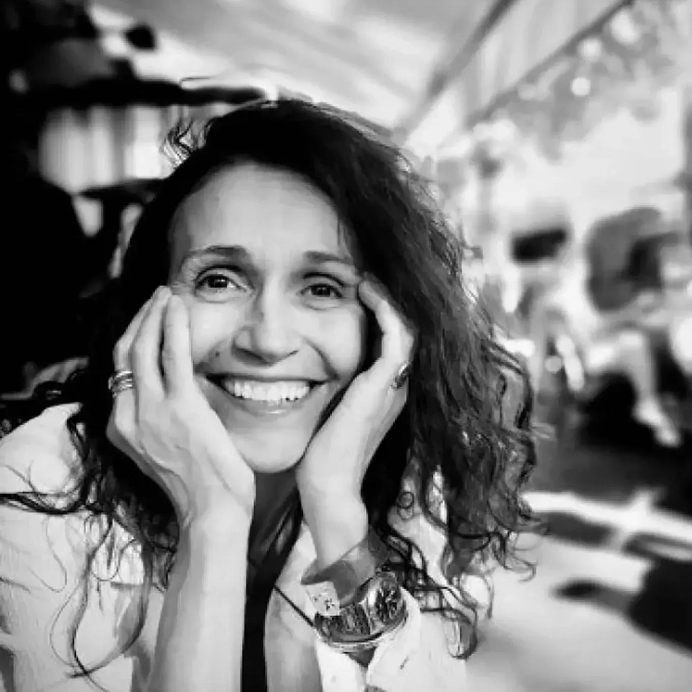 Portrait de la photographe Myriam Aadli